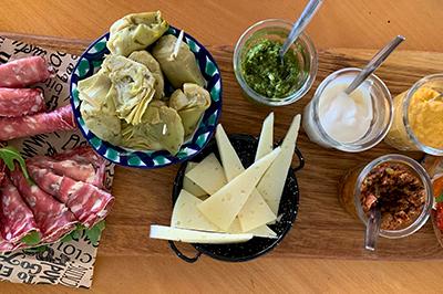 Mediterrane borrelplank (door reisleidster Marlies)