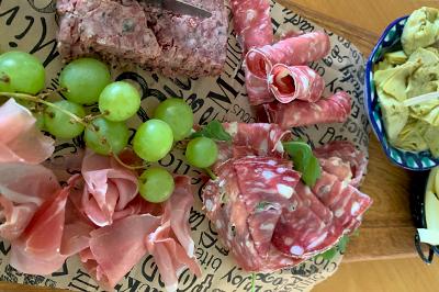 Mediterrane borrelplank (door reisleidster Marlies)