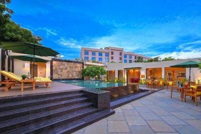 Royale Sarovar Portico Hotel