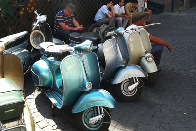 Filmset De geniale vriendin in Napels, juli 2019