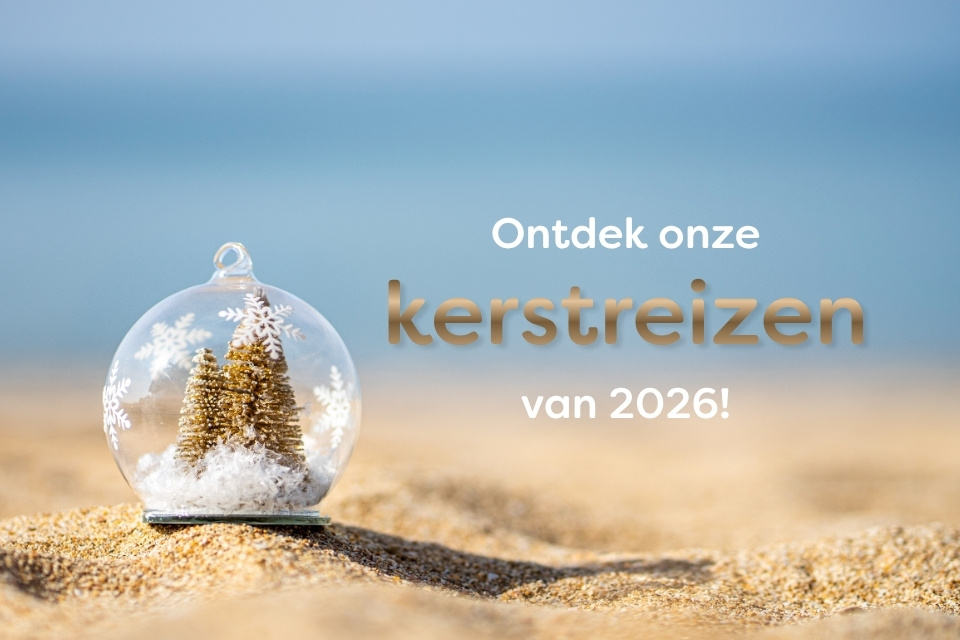 Kerstbal op strand