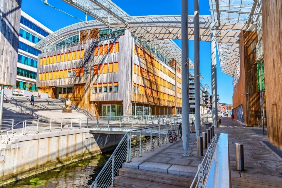 Astrup Fearnley Museet en de haven van Oslo, Noorwegen