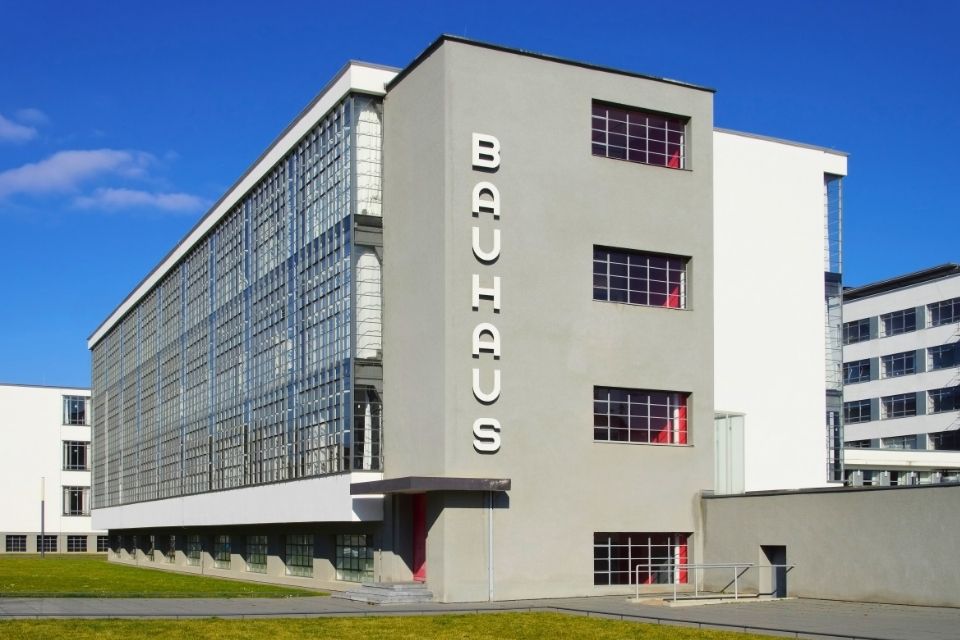 Hoofdgebouw van het Bauhausgebouw in Dessau, Duitsland