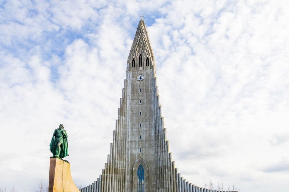 De Hallgrimskerk in Reykjavik, IJsland