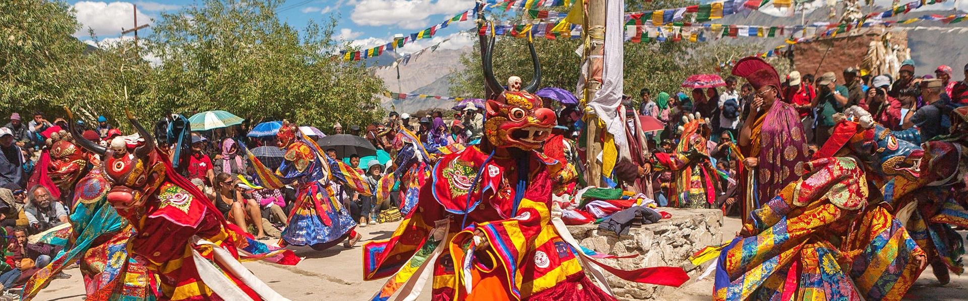 Traditionele dans tijdens het Phyang Tsedup Festival in India