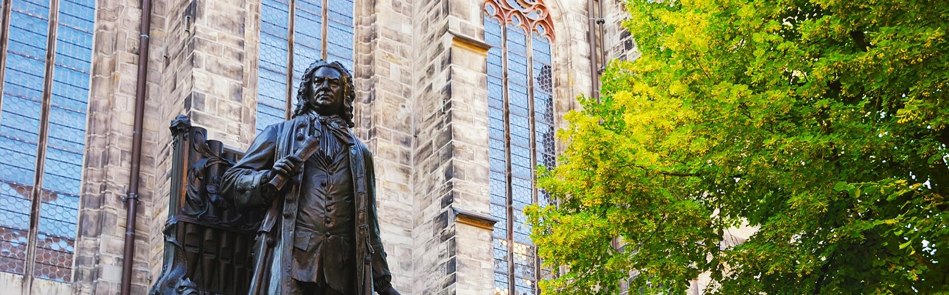 Standbeeld van Bach voor Thomaskirche in Leipzig, Duitsland