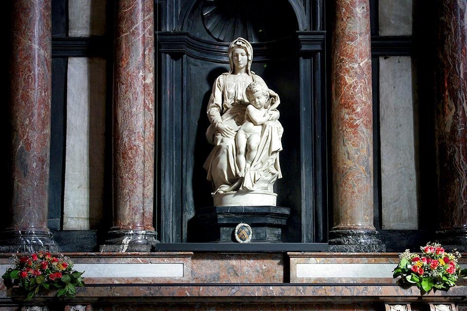 Madonna van Michelangelo in de Onze-Lieve-Vrouwekerk, Brugge, België
