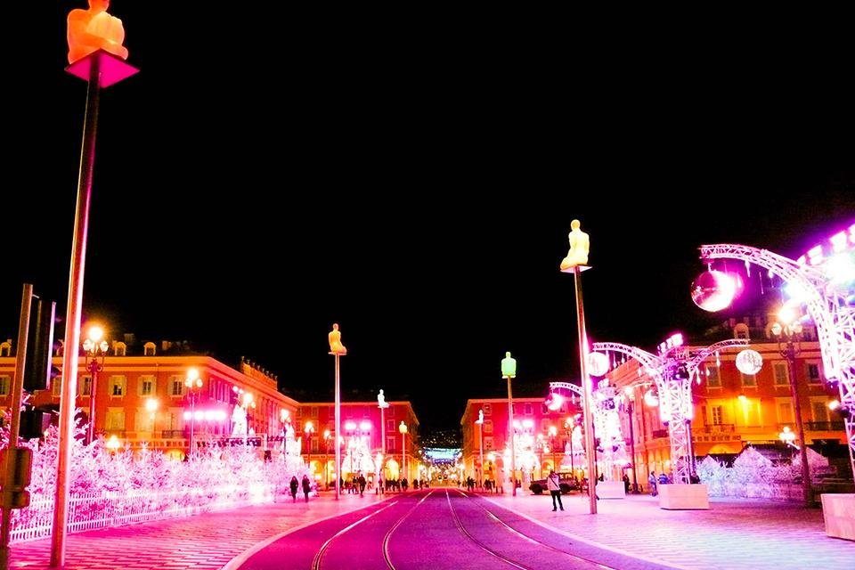Kerstsfeer op Place Masséna in Nice, Frankrijk