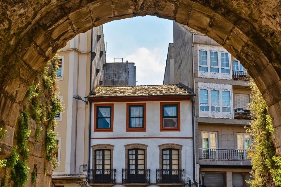 Poort in de Romeinse muur rond Lugo, Spanje
