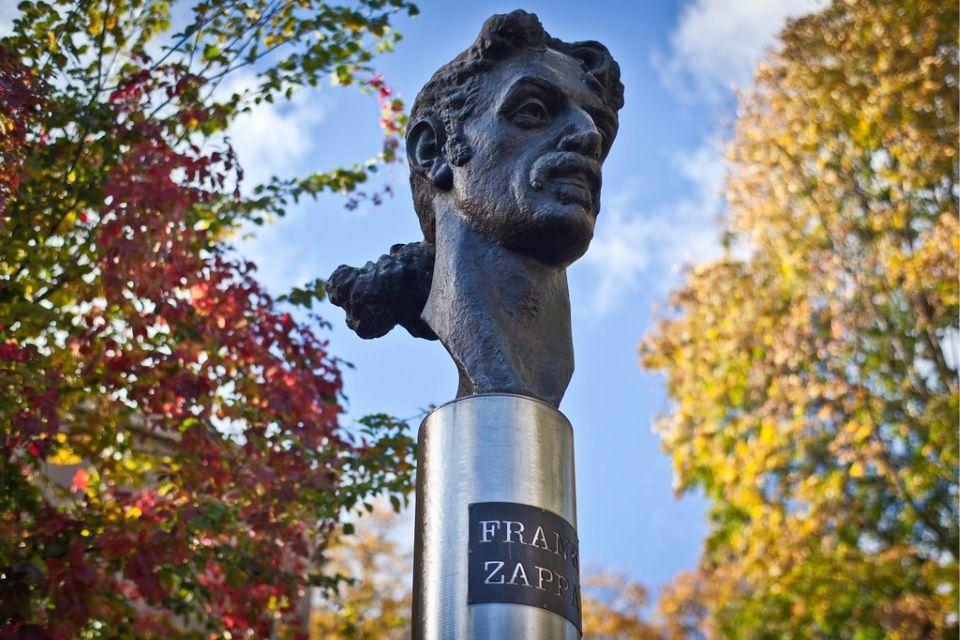Frank Zappa monument in Uzupis Litouweb