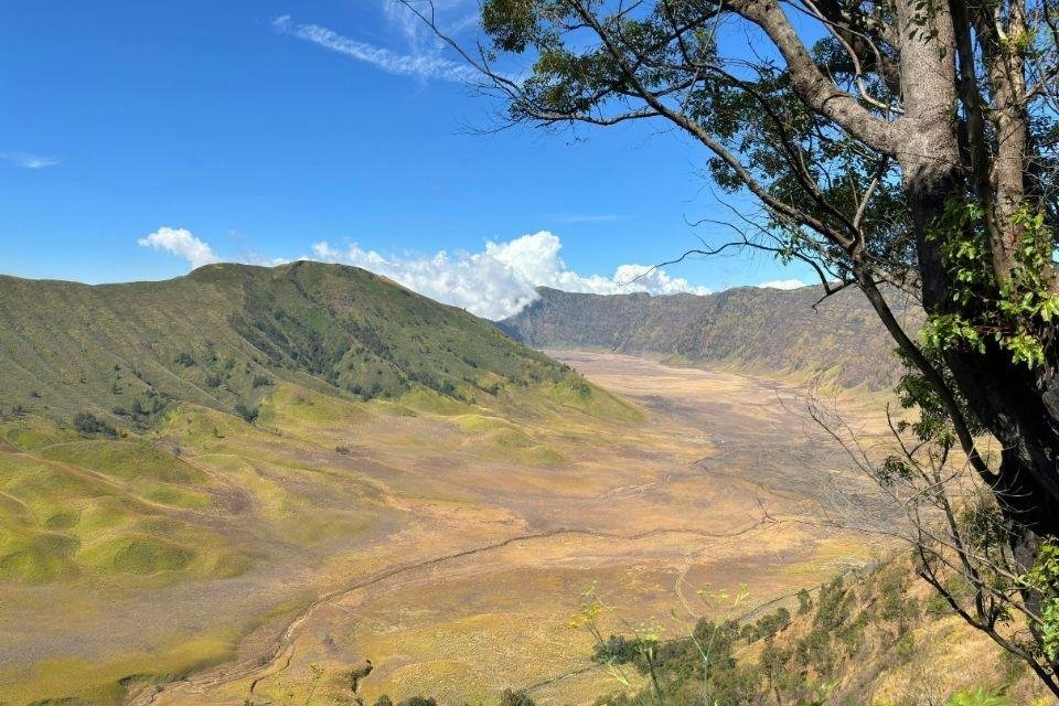 Het zandlandschap rond de Bromovulkaan op Java, Indonesië