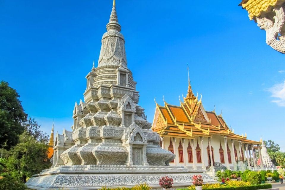 Zilveren Pagoda in het koninklijk paleis in Phnom Penh Cambodja