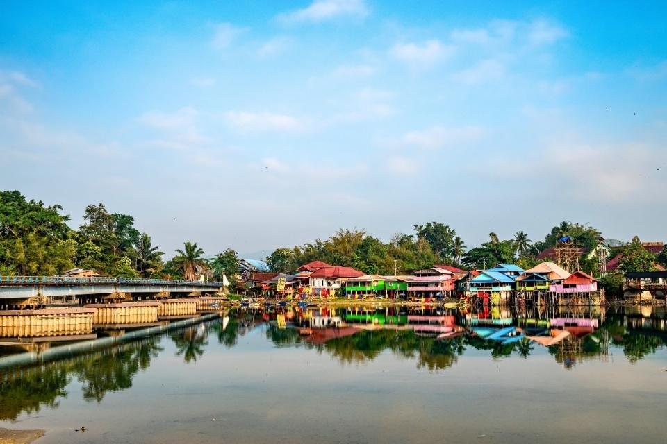 Het kleurrijke dorp Tentena, Sulawesi, Indonesië