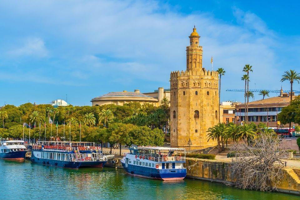 Torre del oro in Sevilla Andalusië Spanje