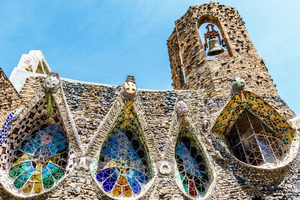 De crypte van Antoni Gaudí in Colònia Güell Spanje