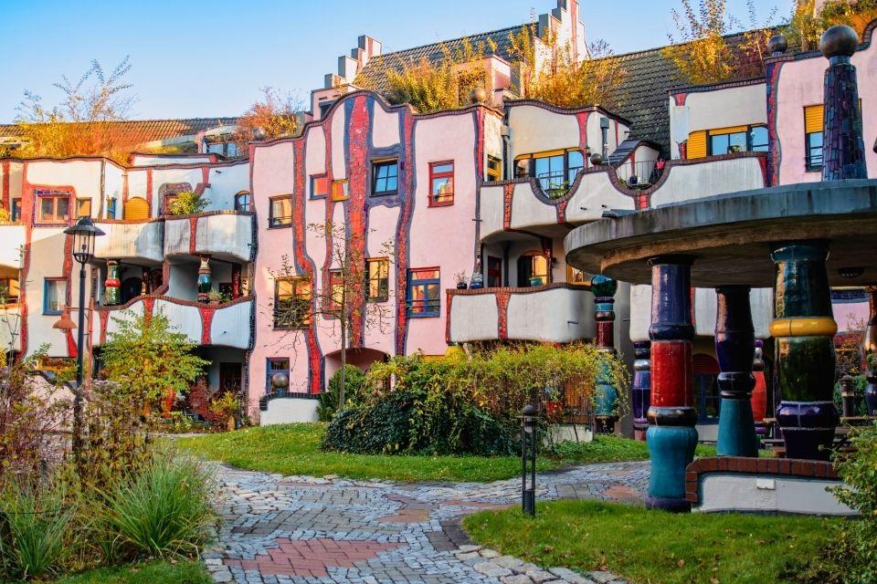 Wohnen unterm Regenturm van Hundertwasser in Plochingen Duitsland