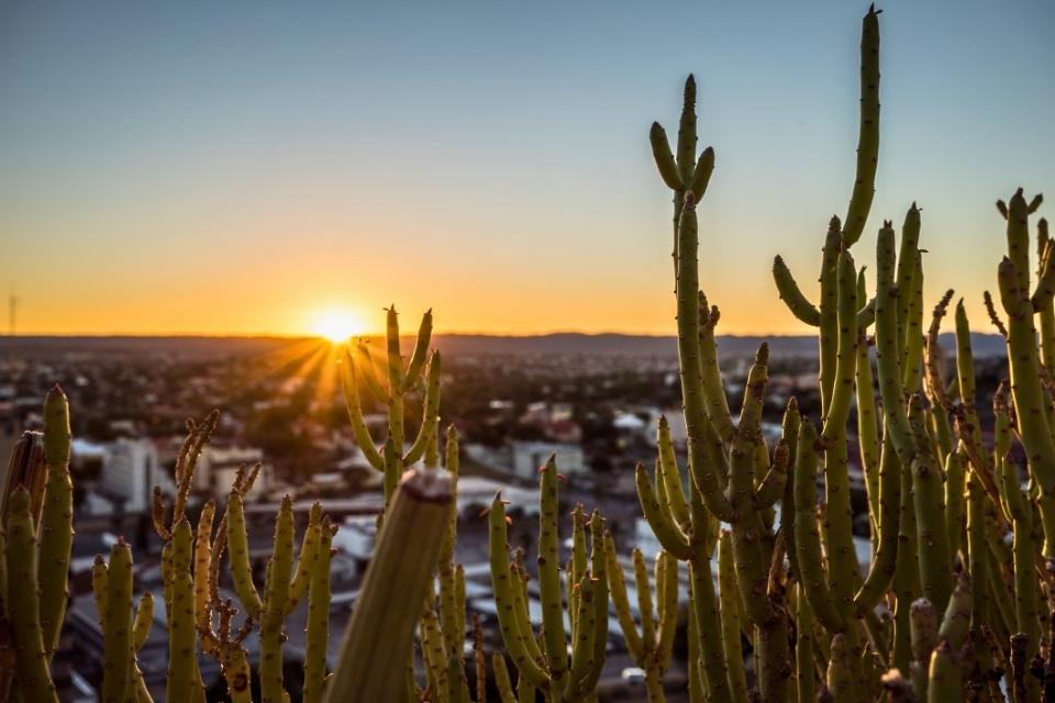Zonsondergang boven Windhoek, Namibië