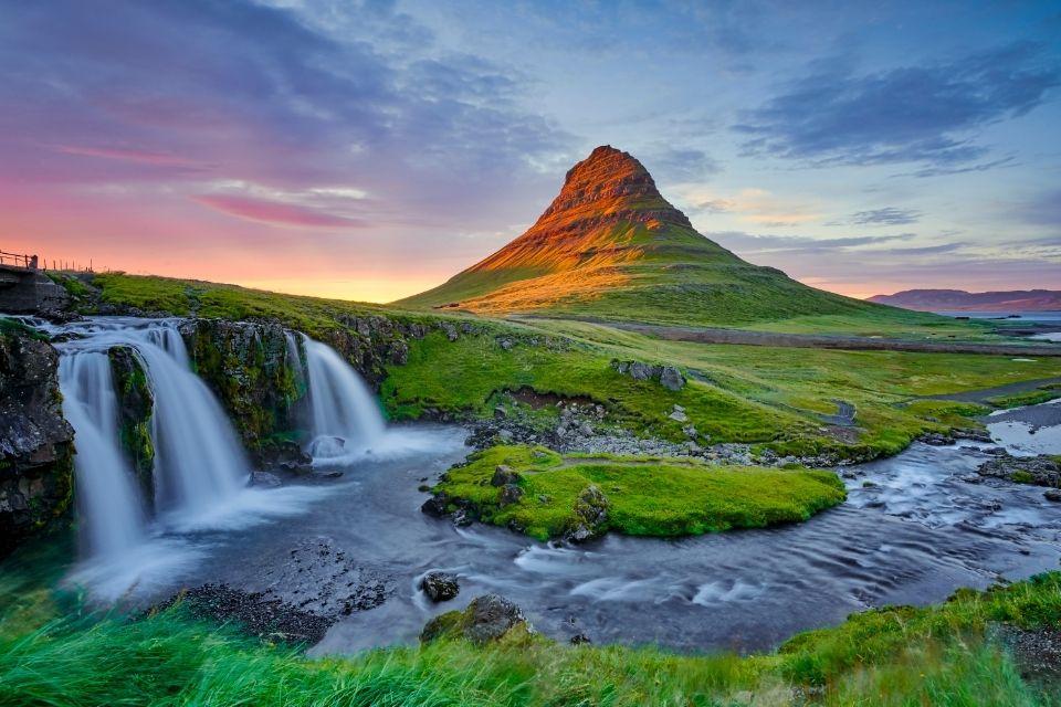 De iconische Kirkjufell in IJsland
