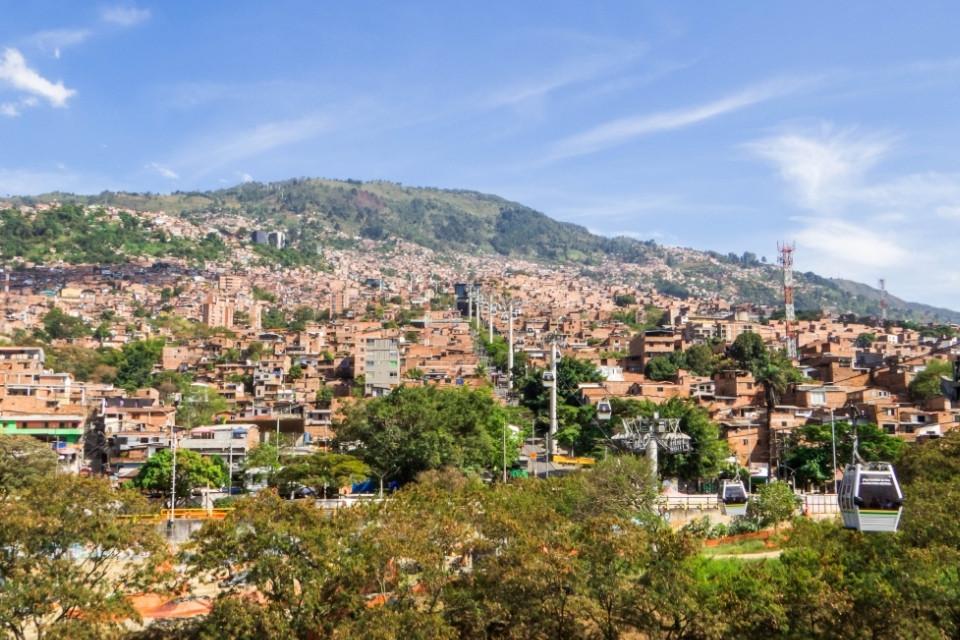 Zicht op de kabelbaan naar Santo Domingo in Medellín, Colombia