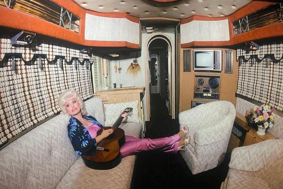 Dolly Parton in haar tourbus - Country Music Hall Of Fame