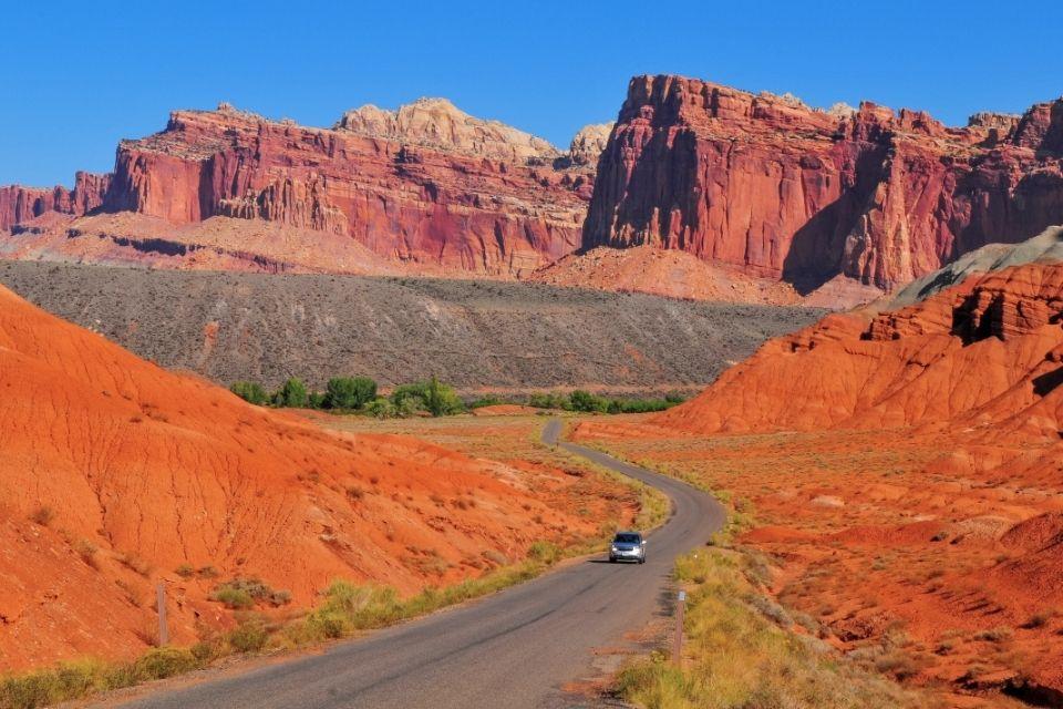 Scenic route door Capitol Reef Amerika