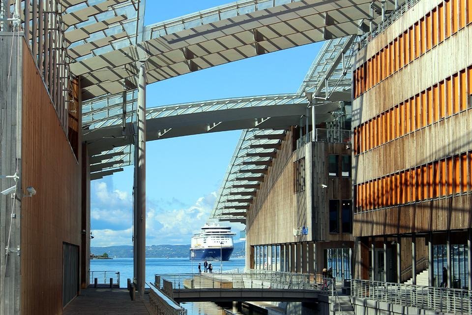 Astrup Fearnley Museet en de haven van Oslo, Noorwegen