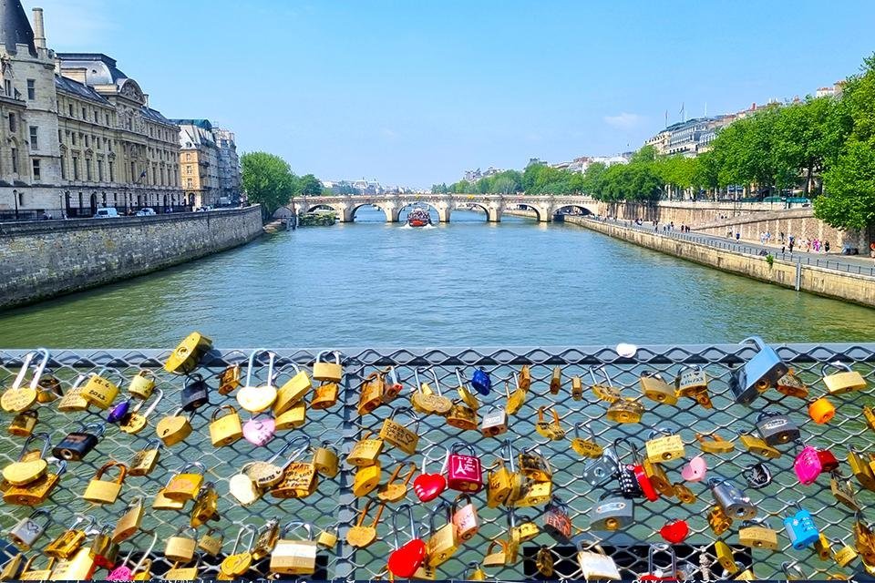 Zicht op Pont Neuf, Parijs, Frankrijk