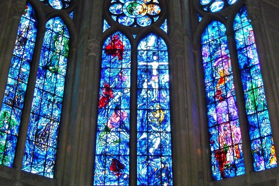 Glasvensters van Marc Chagall in de kathedraal van Reims, Frankrijk