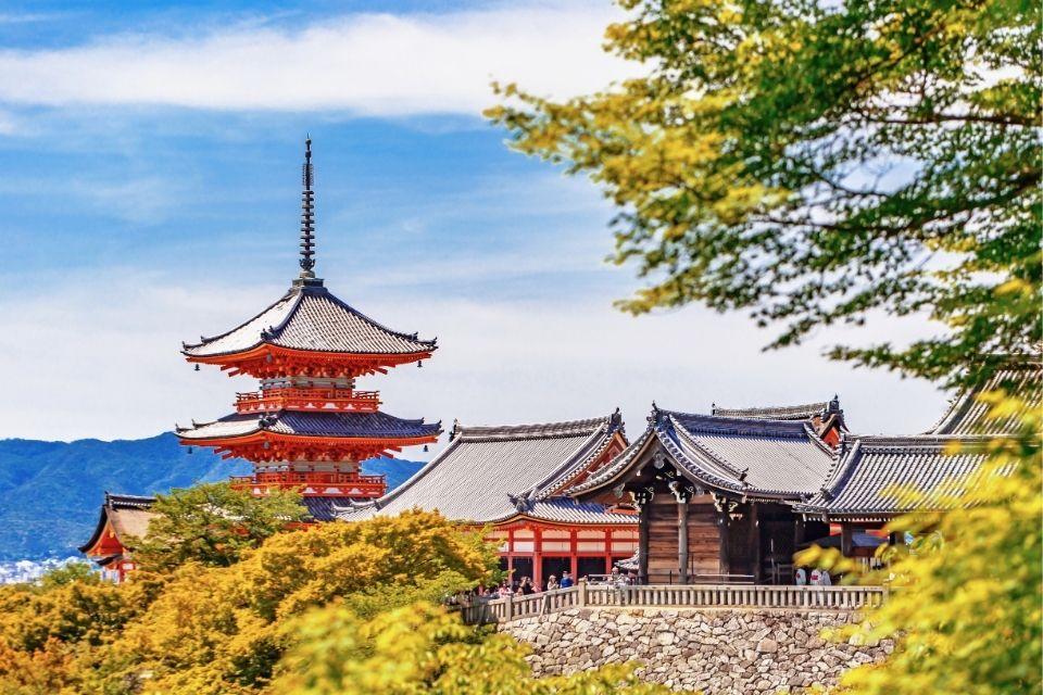 De Kiyomizu-tempel in Kyoto, Japan