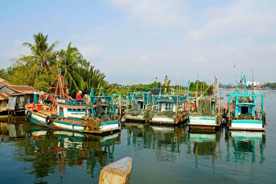 Houten vissersboten haven Kampot Cambodja 