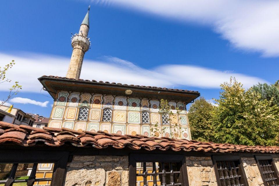 Šarena Džamija, de beschilderde moskee, in Tetovo Noord-Macedonië