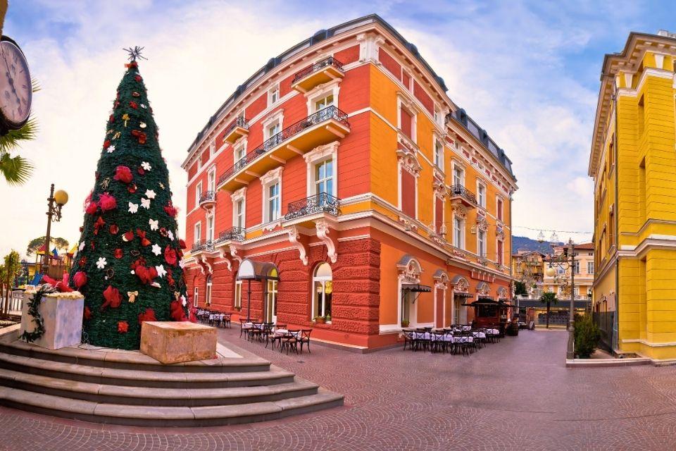 Het centrum van Opatija in Kroatië tijdens kerst