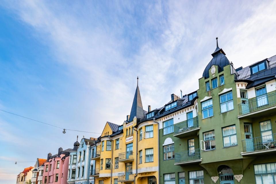 De fotogenieke straat Huvilakatu in Helsinki, Finland