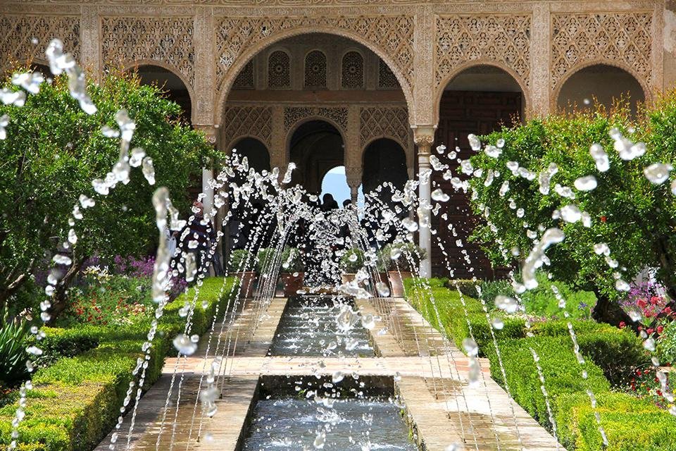 Tuin in het Alhambra in Granada, Andalusië, Spanje