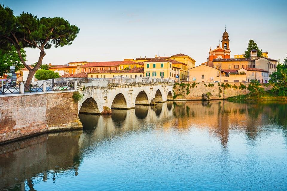 Romeinse brug in Rimini, Italië