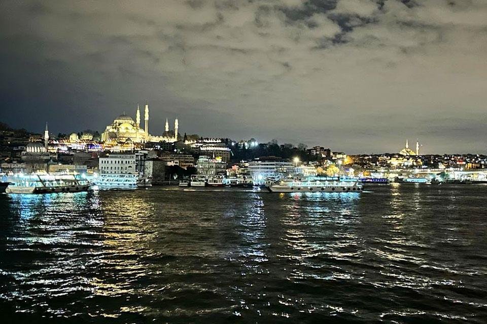 Bosporus by night, Istanbul, Turkije | Foto: reisleidster Claudia