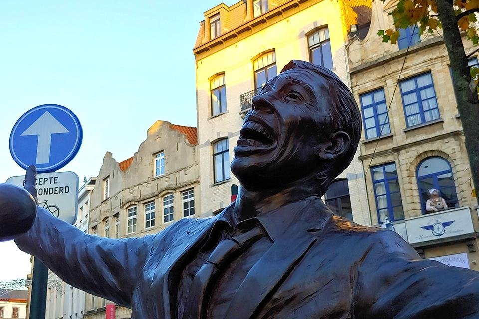 Standbeeld Jacques Brel in Brussel, België