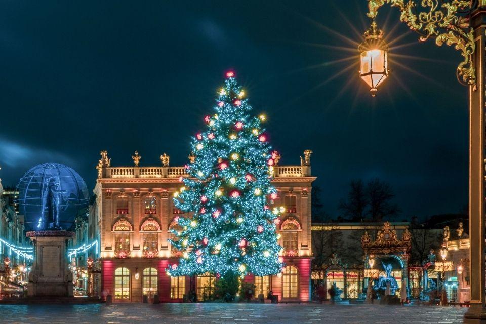 Kerstversiering op Place Stanislas in Nancy Frankrijk