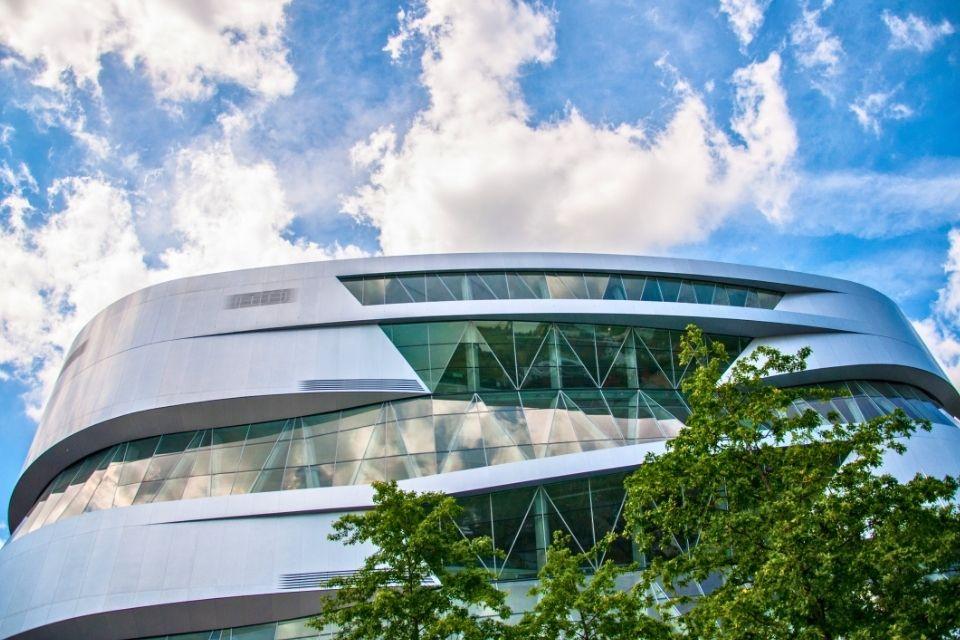 Het Mercedes-Benz Museum in Stuttgart Duitsland