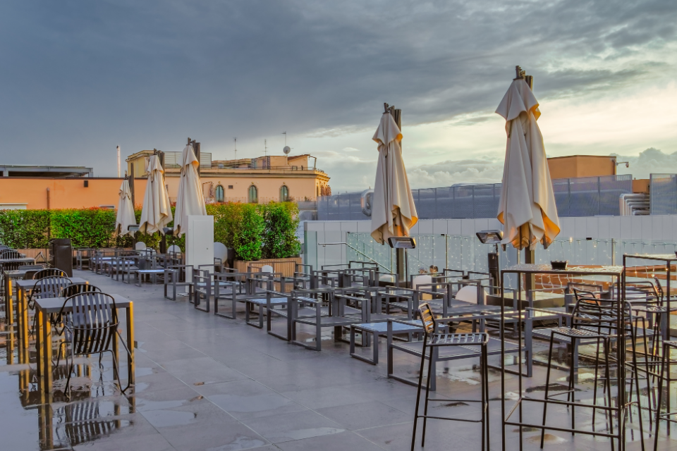 Dakterras van La Rinascente in Rome, Italië