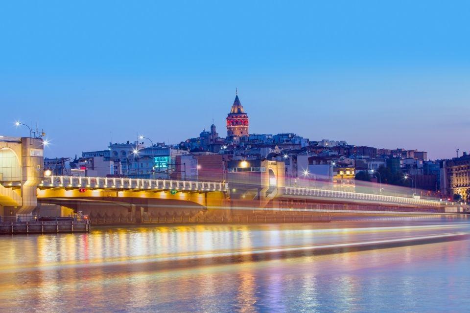 Galatabrug Istanbul by night Turkije