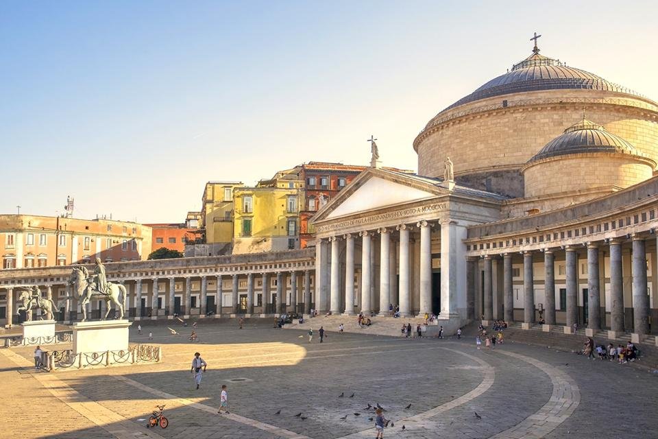 Piazza del Plebescito in Napels, Italië