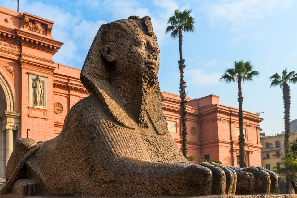 Het oude Egyptisch museum aan het Tahirplein in Caïro Egypte