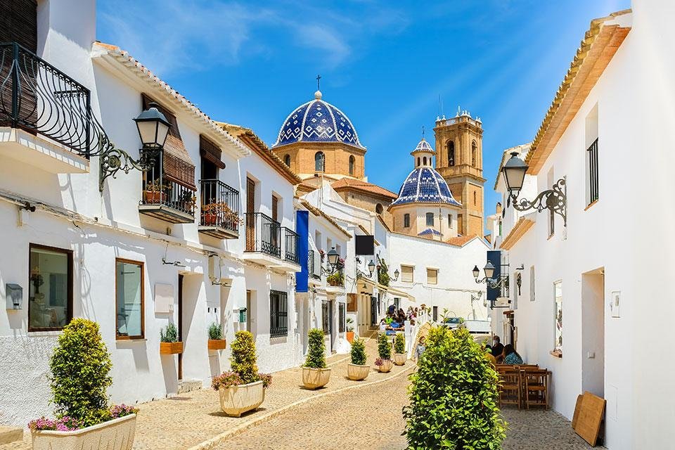 Straatje in Altea, Spanje