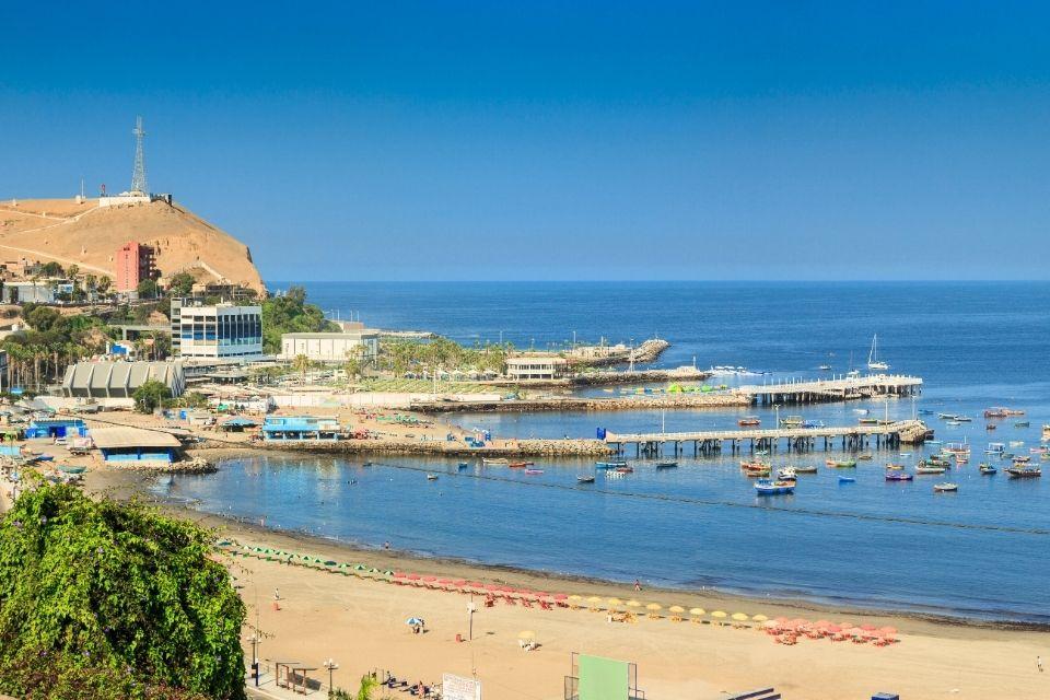 De baai van Chorrillos Peru