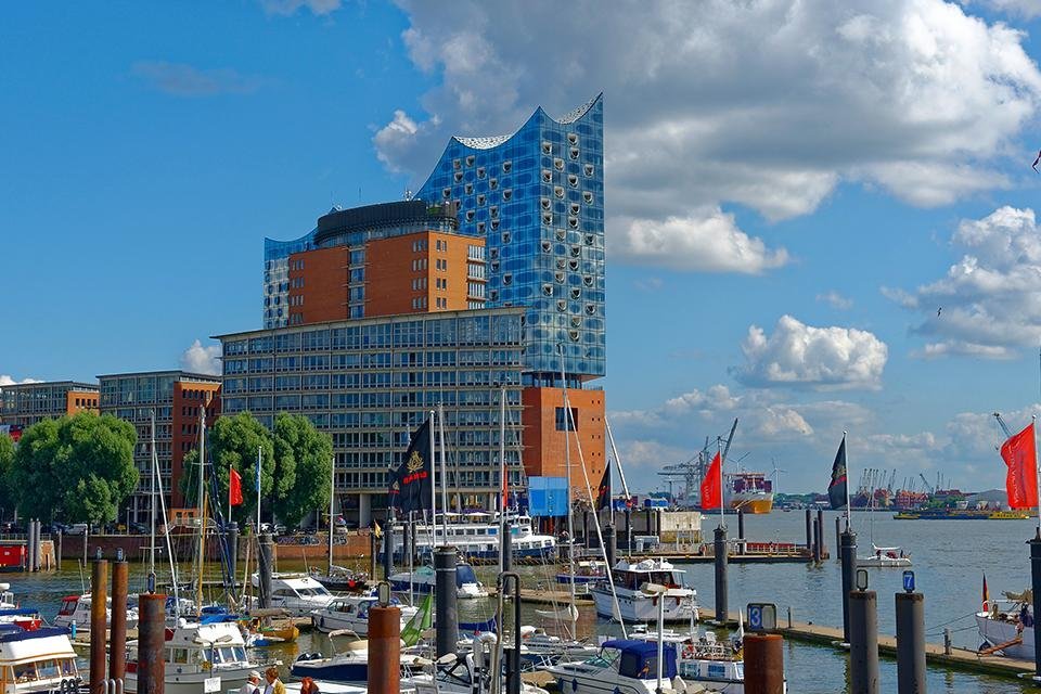 Zicht op Elbphilharmonie in Hamburg, Duitsland