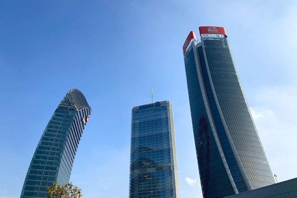 Il Dritto, Lo Storto en Il Curvo in Milaan, Italië
