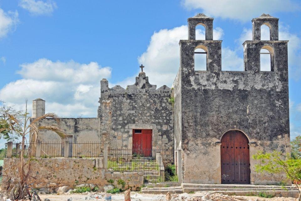 Een oude kerk in Pisté, Mexico