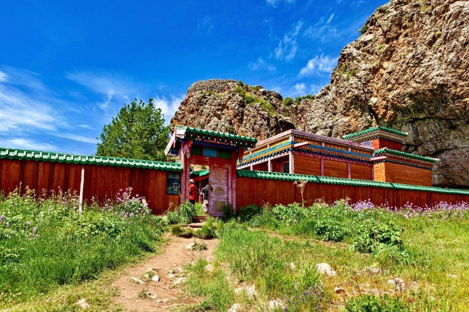 Het Tovkhon-klooster in de Khangai-bergen Mongolië