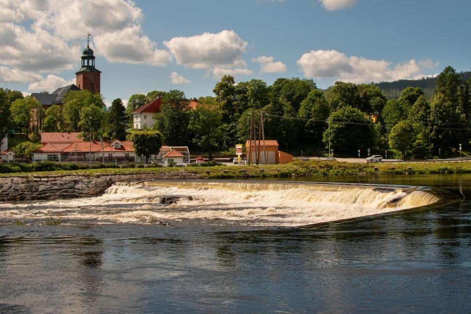 Kongsberg met zicht op de kerk, Noorwegen